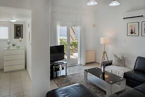 Phaedrus Living: Seaview Hilltop Maisonette