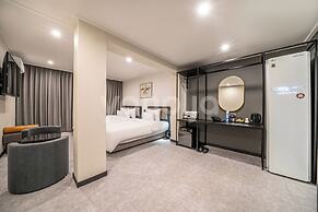 BROWN-DOT HOTEL