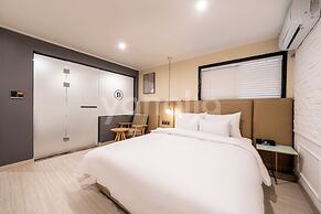 BROWN-DOT HOTEL