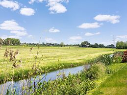 Tranquil Holiday Home With Views