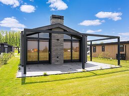 Tranquil Holiday Home With Views