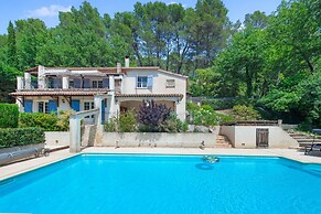 Villa in Flayosc With Private Pool