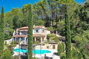 Villa in Flayosc With Private Pool