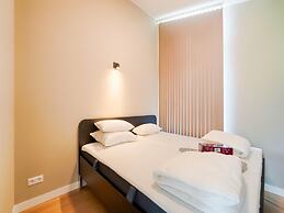 Modern Family Getaway in Oud Ade