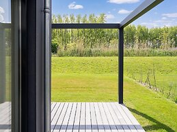 Modern Family Getaway in Oud Ade