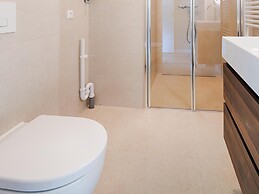 Modern Family Getaway in Oud Ade