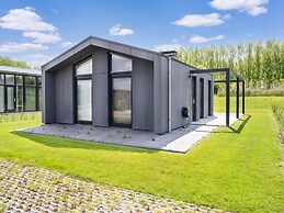 Modern Family Getaway in Oud Ade