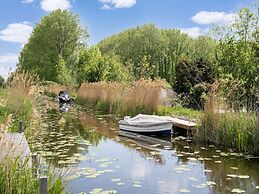 Modern Family Getaway in Oud Ade