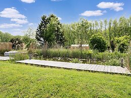 Modern Family Getaway in Oud Ade