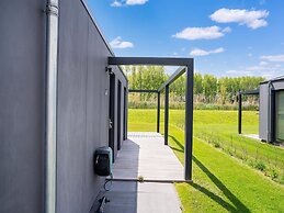 Modern Family Getaway in Oud Ade