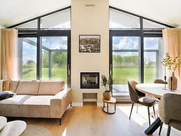 Modern Family Getaway in Oud Ade