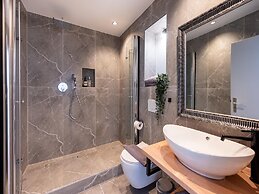 Modern Residences - Deluxe Studio on the Moselle