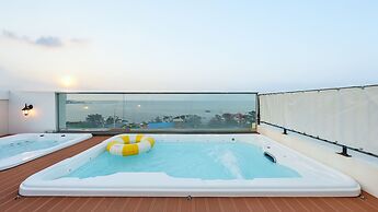 Gyeongju The Moon Aurora Pool Villa