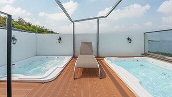 Gyeongju The Moon Aurora Pool Villa