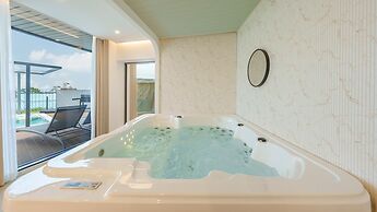 Gyeongju The Moon Aurora Pool Villa
