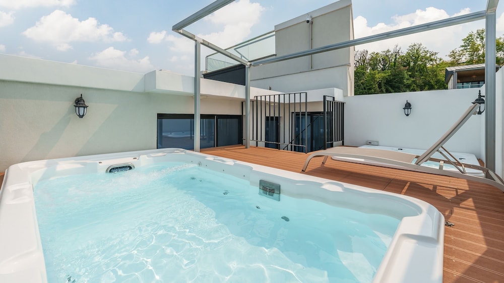 Gyeongju The Moon Aurora Pool Villa