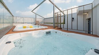 Gyeongju The Moon Aurora Pool Villa
