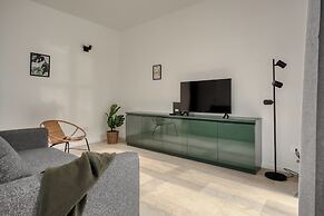 Beautiful apt with 2 balconies