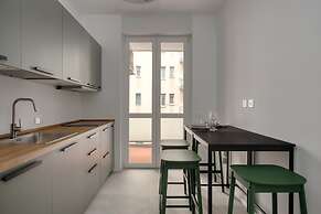 Beautiful apt with 2 balconies