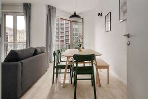 Beautiful apt with 2 balconies