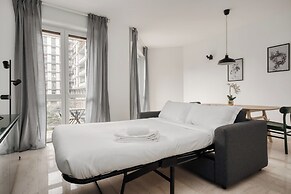 Beautiful apt with 2 balconies