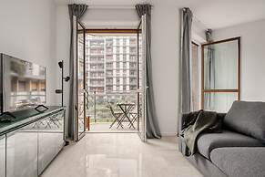 Beautiful apt with 2 balconies