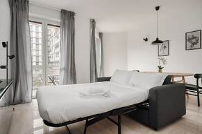 Beautiful apt with 2 balconies