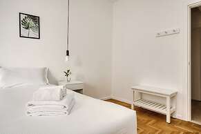 Beautiful apt with 2 balconies