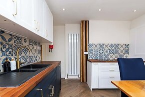 3 Bed House-free Parking