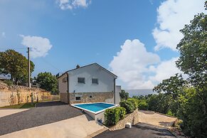 Hidden Pool House With Sea View