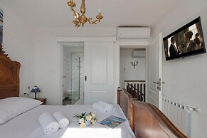 Hidden Pool House With Sea View