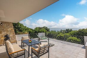 Hidden Pool House With Sea View