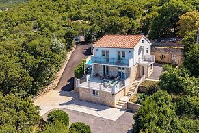 Hidden Pool House With Sea View