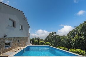 Hidden Pool House With Sea View