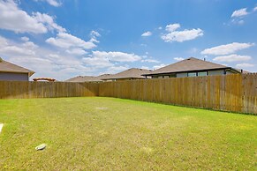 3 Mi to Dtwn Kyle: Wfh-friendly Home w/ Patio