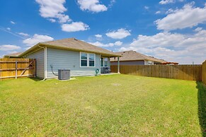 3 Mi to Dtwn Kyle: Wfh-friendly Home w/ Patio