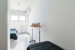 Stylish 2-Bedroom Apartment by Lake Como