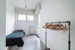 Stylish 2-Bedroom Apartment by Lake Como
