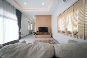 Songmee Pool Villa Nikompattana