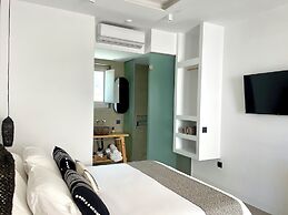 Mykonos Dot Suites