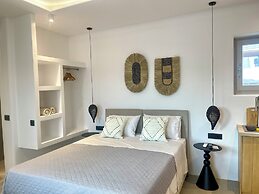 Mykonos Dot Suites
