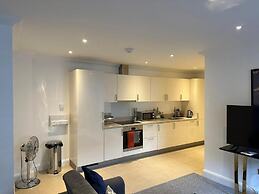 DH Aparthotels - Cromwell Apartment