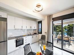 N&G Deluxe Maisonette