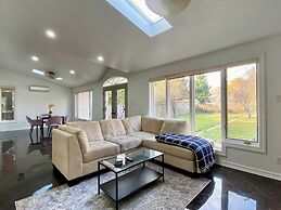 Vibrant City Retreat