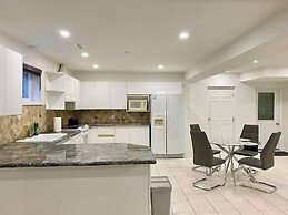 Vibrant City Retreat
