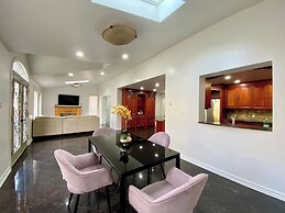 Vibrant City Retreat