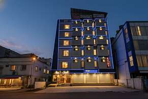 FabHotel Golden Comforts