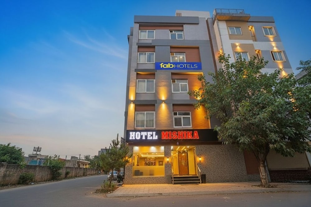 Fabhotel Mishika Inn