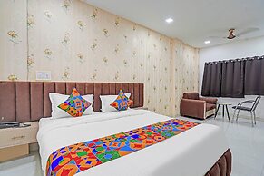 Fabhotel Amrit Palace