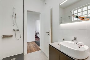 Elegant Apartment